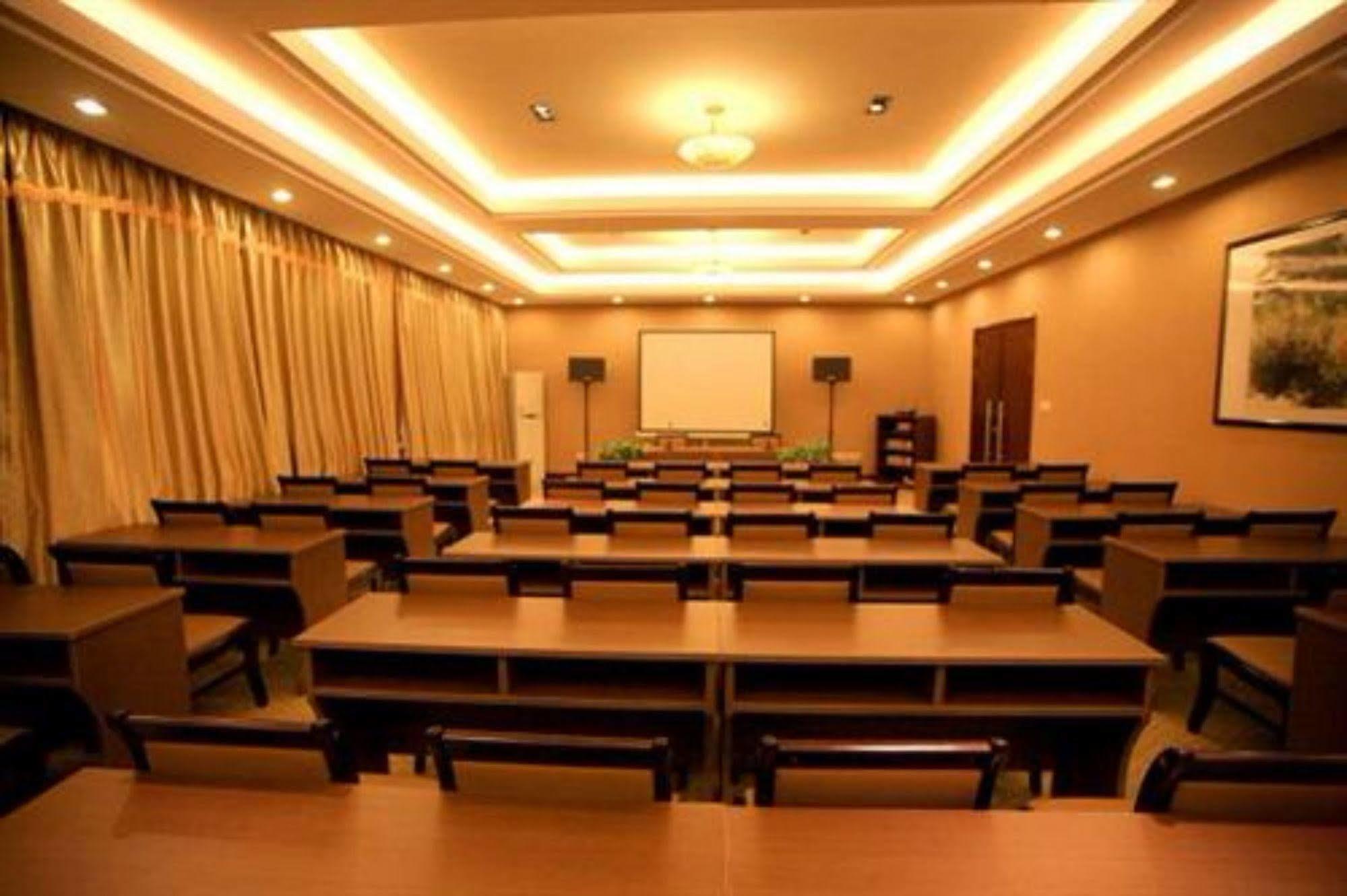 Overseas Chinese International Hotel Qingdao Extérieur photo